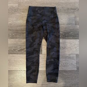 Lululemon Women’s Black and Gray Camouflage Leggings